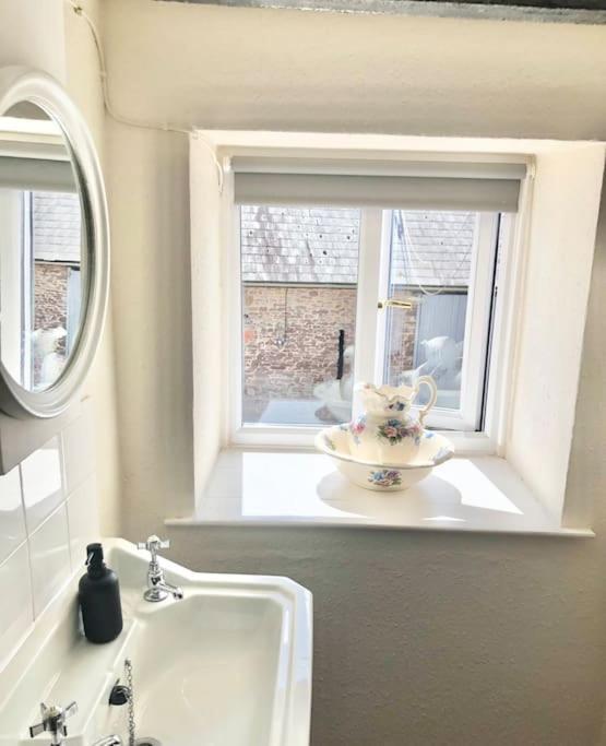 Cosy Farmhouse Escape In Monmouthshire Villa Wolves Newton Exterior foto