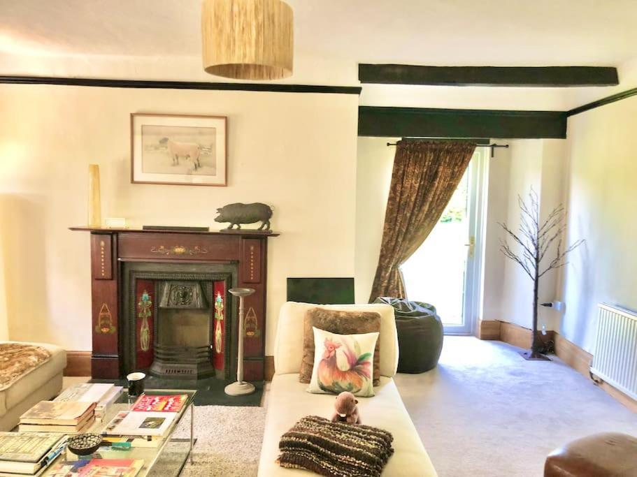 Cosy Farmhouse Escape In Monmouthshire Villa Wolves Newton Exterior foto