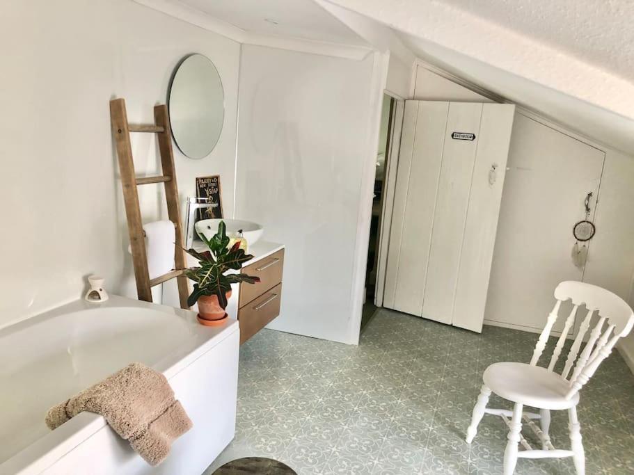 Cosy Farmhouse Escape In Monmouthshire Villa Wolves Newton Exterior foto