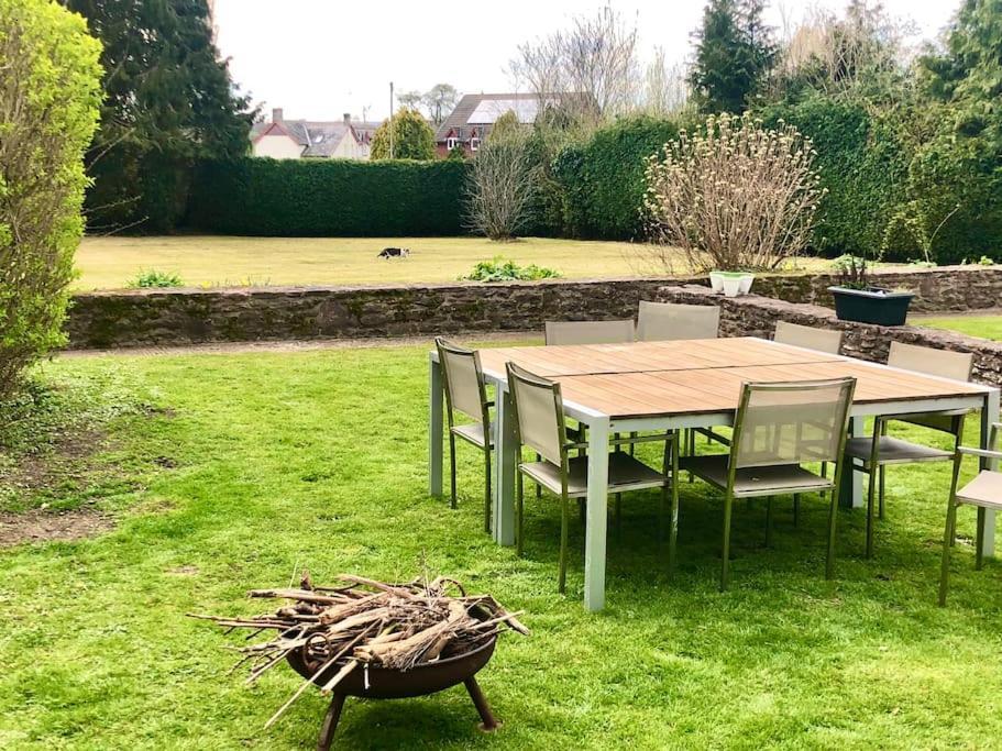 Cosy Farmhouse Escape In Monmouthshire Villa Wolves Newton Exterior foto