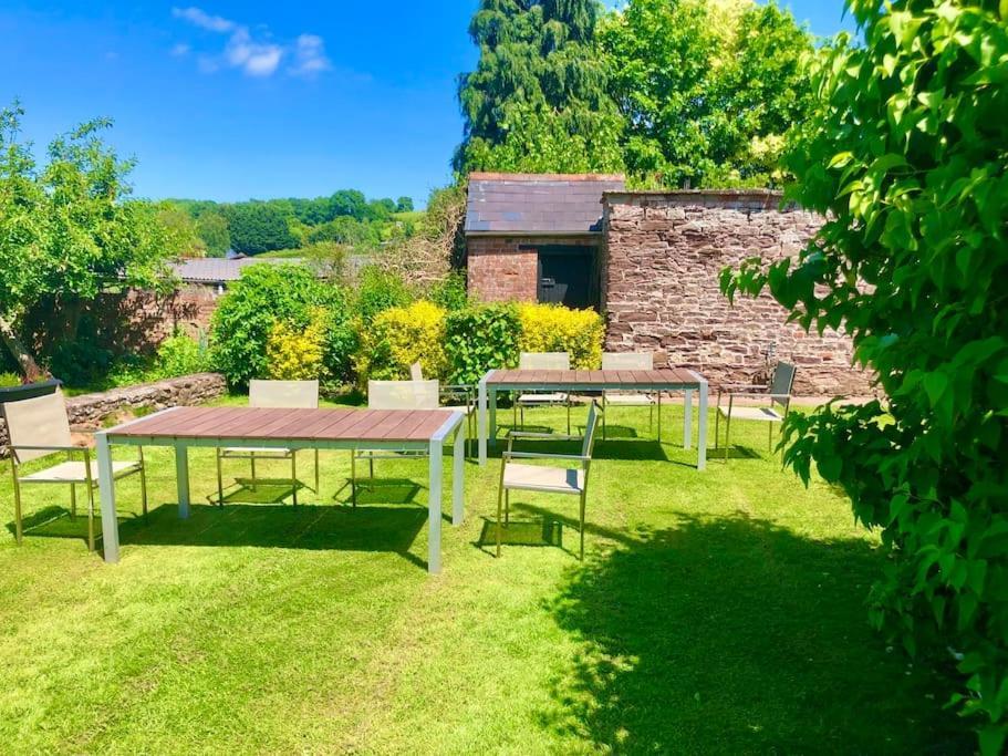 Cosy Farmhouse Escape In Monmouthshire Villa Wolves Newton Exterior foto