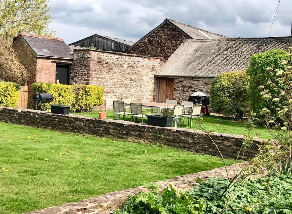 Cosy Farmhouse Escape In Monmouthshire Villa Wolves Newton Exterior foto